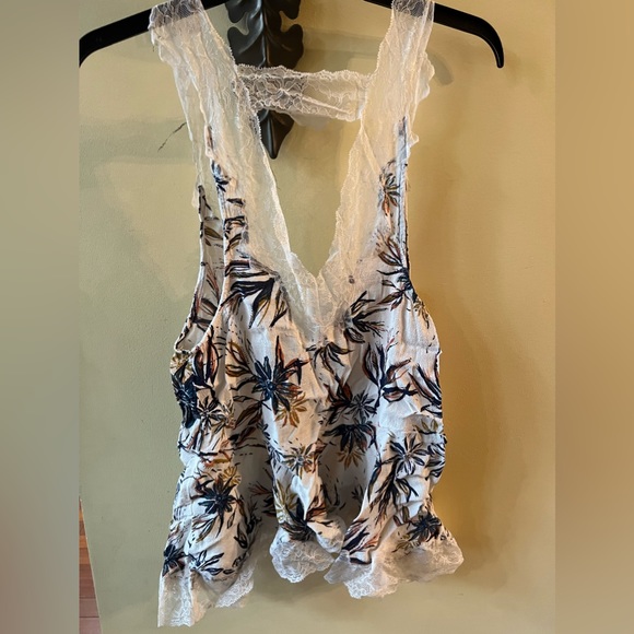 Free People Intimately Women’s Lace Flower Double V Tunic Top - Size XS - Picture 2 of 4